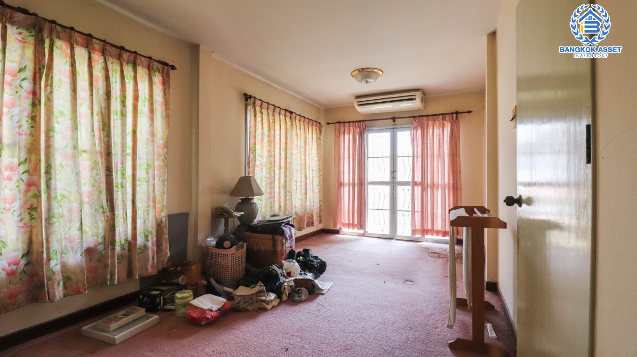 *****บ้านเดี่ยวมือสอง ม.ดิสคอฟเวอรี่เพลส รังสิต-นครนายก บ้านเดี่ยวหลังมุม บรรยากาศร่มรื่น น่าอยู่ บนเนื้อที่ 56.3 ตร.ว. 3 ห้องนอน 2 ห้องน้ำ 2 ที่จอดรถ พร้อมเข้าอยู่ได้เลย บนทำเลที่เชื่อมต่อถนนรังสิต-นครนายก, คลอง4 ใกล้ห้างสรรพสินค้าฟิวเจอร์พาร์ครังสิต